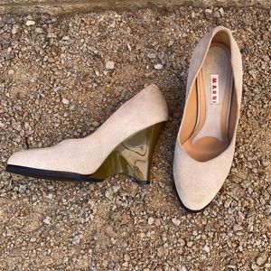 MARNI beige suede pump NWT size 37